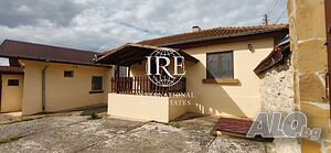 International Real Estates (IRE) представя: Прекрасен и отлично поддържан селски имот с огромен двор.. 168 кв.м РЗП 2000 кв.м двор | Дома/Дачи | Ботево