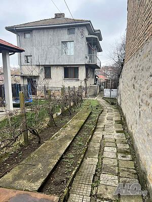 Етаж от къща с двор в близост до Автогара Попово Трехкомнатная 85 кв.м Кирпич 1975 г. 1 этаж Первый жилой этаж | Квартиры | Широк Център Попово