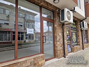 Помещение 70м2, наем 390€/мес. Ново, Център Магазин Офис Медицинский кабинет Салон красоты Спорт Другое Салон красоты (место) 70 кв.м Первый наземный этаж | Магазины, Офисы | Център Ямбол