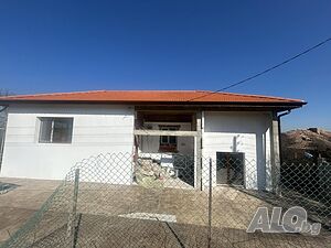 Отремонтирана къща, с. Звезда Двухэтажный 120 кв.м РЗП 2620 кв.м двор | Дома/Дачи | Звезда