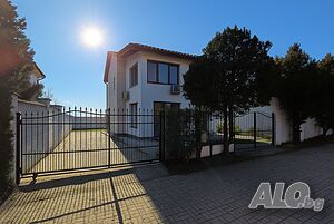 Къща под наем с планинска гледка и собствен басейн на 13 км до Слънчев Бряг Двухэтажный 121 кв.м Обставленная | Дома/Дачи | Център, ул. Михаил Герджиков 11 Гюльовца