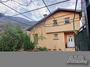 Отдава под наем къща в Сапарева баня Двухэтажный 80 кв.м Обставленная | Дома/Дачи | Център на 230м.от минералният гейзер Сапарева баня