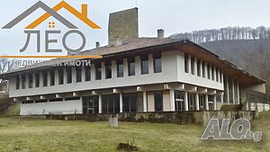 Инвестиционен имот Трехэтажный 1500 кв.м РЗП 1920 кв.м двор | Дома/Дачи | Стоките