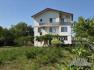 Триетажна тухлена къща с РЗП 257 кв.м, 5 спални, двор 1187 кв.м и централно отопление - с. Сенокос Трехэтажный 257 кв.м РЗП 1187 кв.м двор | Дома/Дачи | Сенокос