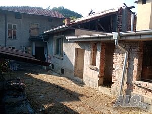 Продавам хотел(къща) до Троянския манастир Трехэтажный 480 кв.м РЗП 1300 кв.м двор | Дома/Дачи | Миленча Троян