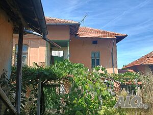 Къща 108 кв.м/ двор 990 кв/гараж/Николаево-център/20 км от Плевен Двухэтажный 108 кв.м РЗП 990 кв.м двор | Дома/Дачи | Център Николаево