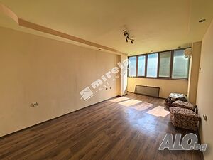Тристаен апартамент, 76 кв.м, град Ямбол, Център Трехкомнатная 76 кв.м Крупнопанельная опалубка/Скользящая опалубка 1980 г. 5 этаж Не последний | Квартиры | Център Ямбол