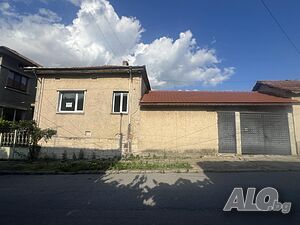Продавам дворно място с къща Двухэтажный 112 кв.м РЗП 905 кв.м двор | Дома/Дачи | Велики Преслав