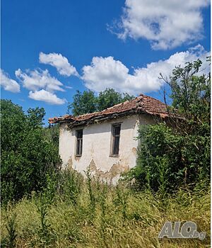 Продава се парцел с къща за ремонт в с. Дъбово, общ. Болярово Двухэтажный 96 кв.м РЗП 1875 кв.м двор | Дома/Дачи | общ. Болярово Дъбово