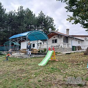 ДЪЛГОСРОЧЕН НАЕМ - къща с 5 спални, двор и механа Одноэтажный 150 кв.м Обставленная | Дома/Дачи | Вилна зона с. Брош Брош