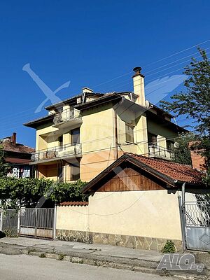 Къща в гр. Етрополе Трехэтажный 285 кв.м РЗП 400 кв.м двор | Дома/Дачи | Етрополе