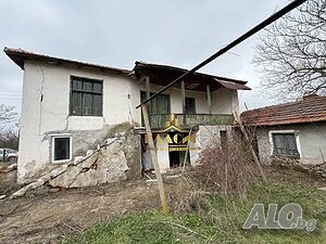 Двор със стара къща в село Ботево Двухэтажный 70 кв.м РЗП 2000 кв.м двор | Дома/Дачи | Ботево