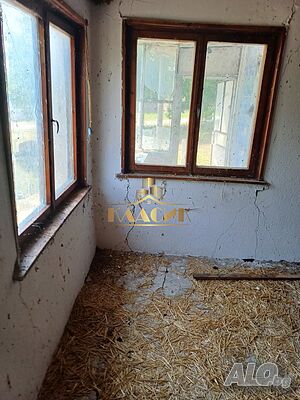 Голям имот в село Робово до ТРАФОПОСТ Одноэтажный 42 кв.м РЗП 2400 кв.м двор | Дома/Дачи | Робово