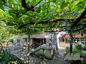 Къща на село с голям двор Двухэтажный 80 кв.м РЗП 8000 кв.м двор | Дома/Дачи | Гълъбинци