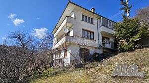 Триетажна къща в с. Стърница, обл. Смолян Трехэтажный 209 кв.м РЗП 1100 кв.м двор | Дома/Дачи | Стърница