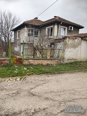Продажба на частично реновирана, масивна, двуетажна къща в покрайнините на село Срем Двухэтажный 120 кв.м РЗП 1030 кв.м двор | Дома/Дачи | Срем