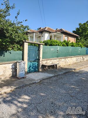 Продажба на двуетажна къща в покрайнините на село Срем, на около 15 км от град Тополовград Двухэтажный 138 кв.м РЗП 1210 кв.м двор | Дома/Дачи | Срем