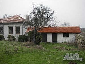 Хубав имот след ремонт Одноэтажный 80 кв.м РЗП 1400 кв.м двор | Дома/Дачи | край на селото Лесово