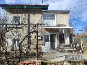 Къща с голям двор, лозе и плодна градина в с. Ковачица, обл. Монтана Двухэтажный 114 кв.м РЗП 1329 кв.м двор | Дома/Дачи | Ковачица