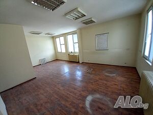 Сграда на 5 етажа гр. Разград Многокомнатная 175 кв.м Кирпич 1990 г. 5 этаж Первый жилой этаж | Квартиры | Център Разград