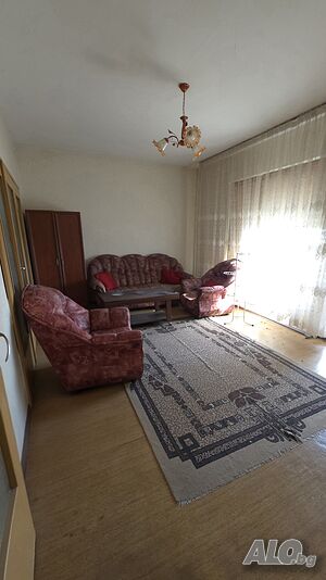 Тристаен апартамент 92кв.м. за 1195 евро на кв.м. в Тракия Трехкомнатная 92 кв.м Панель 1975 г. 8 этаж Последний этаж | Квартиры | Тракия Пловдив