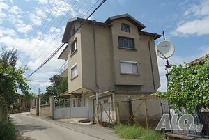 Продавам масивна триетажна къща с двор и два гаража в град Свищов - 215 000 € Трехэтажный 375 кв.м РЗП 305 кв.м двор | Дома/Дачи | Център, ул. ”Филип Тотю” № 4 Свищов
