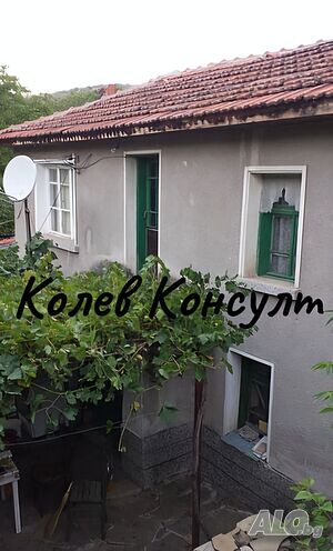 Продавам къща, с. Средно Градище Двухэтажный 100 кв.м РЗП 690 кв.м двор | Дома/Дачи | Средно градище