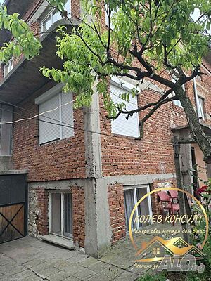 Продавам къща, гр. Чирпан Двухэтажный 200 кв.м РЗП 175 кв.м двор | Дома/Дачи | Чирпан