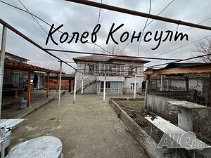 Продавам дви къщи, с. Навъсен Двухэтажный 200 кв.м РЗП 3800 кв.м двор | Дома/Дачи | Навъсен