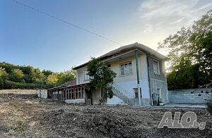 Двуетажна тухлена къща с голям двор и панорамна гледка в с. Новаково, асфалт и канализация Двухэтажный 100 кв.м РЗП 1100 кв.м двор | Дома/Дачи | Новаково
