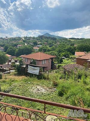 Двуетажна тухлена къща за ремонт в централната част на с. Розовец Двухэтажный 75 кв.м РЗП 554 кв.м двор | Дома/Дачи | Розовец