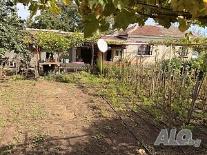 Къща с голям двор в с. Челопечене Одноэтажный 106 кв.м РЗП 1838 кв.м двор | Дома/Дачи | село Челопечене Каварна