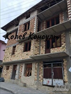 Продавам четириетажна къща в град Чепеларе Четирехэтажный и больше 470 кв.м РЗП 268 кв.м двор | Дома/Дачи | Чепеларе