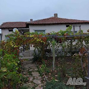 с. Видно, общ. Каварна - Масивна къща 103 кв.м. с голям двор 2370 кв.м. - цена 38 000 евро Одноэтажный 103 кв.м РЗП 2370 кв.м двор | Дома/Дачи | 3 Видно