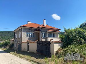 Монолитна къща с гараж с РЗП:240кв.м. с двор от 1462 кв.м. Двухэтажный 240 кв.м РЗП 1462 кв.м двор | Дома/Дачи | Присово