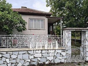 Продавам къща в с. Върбица Двухэтажный 200 кв.м РЗП 2000 кв.м двор | Дома/Дачи | Върбица