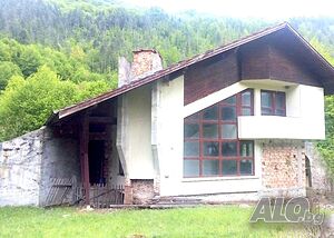 Продавам Двуетажна Вила с отлична локация и с излаз на река в Рибарица Двухэтажный 231 кв.м РЗП 1764 кв.м двор | Дома/Дачи | Рибарица