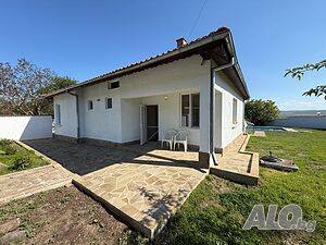 Самостоятелна едноетажна къща с голям двор в Горица Одноэтажный 130 кв.м Обставленная | Дома/Дачи | Горица