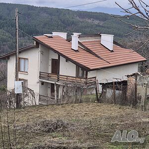 Продавам къща в с. Горно Хърсово, Благоевград Трехэтажный 330 кв.м РЗП 1236 кв.м двор | Дома/Дачи | Горно Хърсово