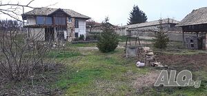 Стара къща с голям двор Одноэтажный 107 кв.м РЗП 1402 кв.м двор | Дома/Дачи | Васил Друмев