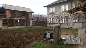 Продавам къща в гр. Пирдоп Двухэтажный 150 кв.м РЗП 800 кв.м двор | Дома/Дачи | ул.Стефан Стамболов Пирдоп