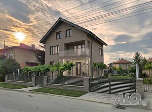 Къща с двор 886 кв.м. в гр. Костинброд Двухэтажный 150 кв.м РЗП 886 кв.м двор | Дома/Дачи | Костинброд
