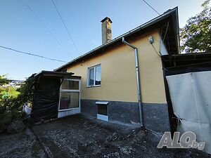 ОТ СОБСТВЕНИК - къща с 2 дка. двор| Кладенец и панорама до р. Тунджа Одноэтажный 52 кв.м РЗП 2300 кв.м двор | Дома/Дачи | Коневец