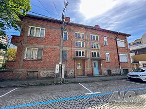 Продавам имот - етаж от къща Этаж от дома 117 кв.м РЗП 238 кв.м двор | Дома/Дачи | Център Ямбол
