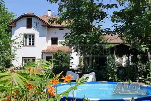 Реновирана къща с красива градина и доказан Airbnb потенциал край Павликени Двухэтажный 137 кв.м РЗП | Дома/Дачи | Сломер