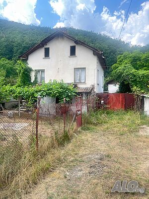 Къща с просторен двор до гора и река в китно село Двухэтажный 40 кв.м РЗП | Дома/Дачи | Радуил