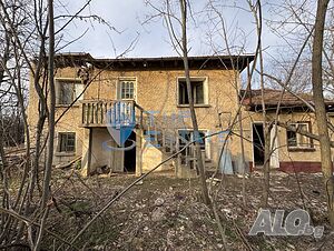 Двуетажна къща с кладенец в с. Стежерово, област Плевен Двухэтажный 100 кв.м РЗП 1540 кв.м двор | Дома/Дачи | Стежерово