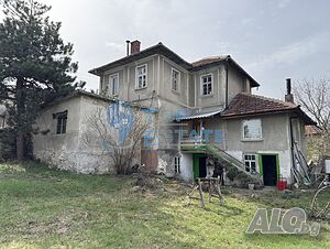 Двуетажна тухлена къща с гараж и кладенец в село Добромирка, област Габрово Двухэтажный 71 кв.м РЗП 1000 кв.м двор | Дома/Дачи | Добромирка