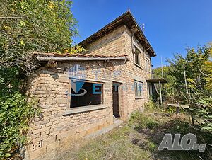Масивна тухлена двуетажна къща с голям двор в село Драгомирово, община Свищов Двухэтажный 148 кв.м РЗП 2500 кв.м двор | Дома/Дачи | Драгомирово