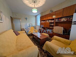 Тристаен тухлен апартамент в центъра на град Стражица Трехкомнатная 90 кв.м Кирпич 1970 г. 3 этаж Не последний | Квартиры | Стражица